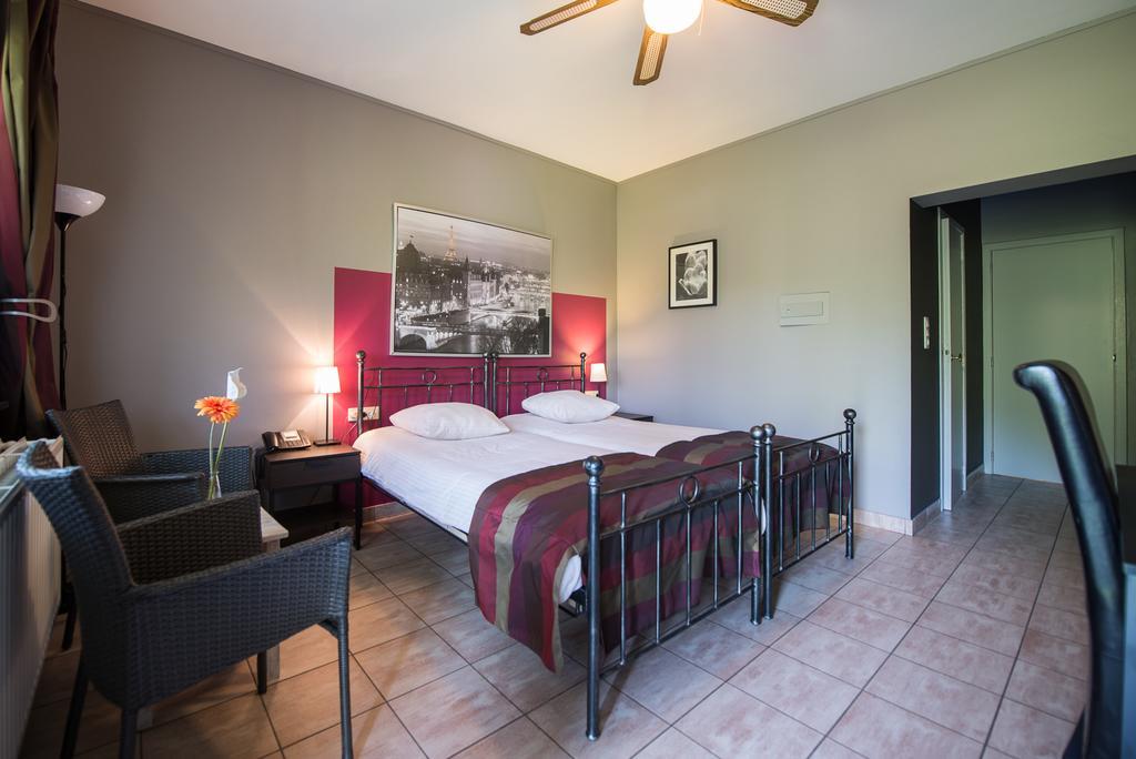Auberge De La Lesse Celles Kültér fotó