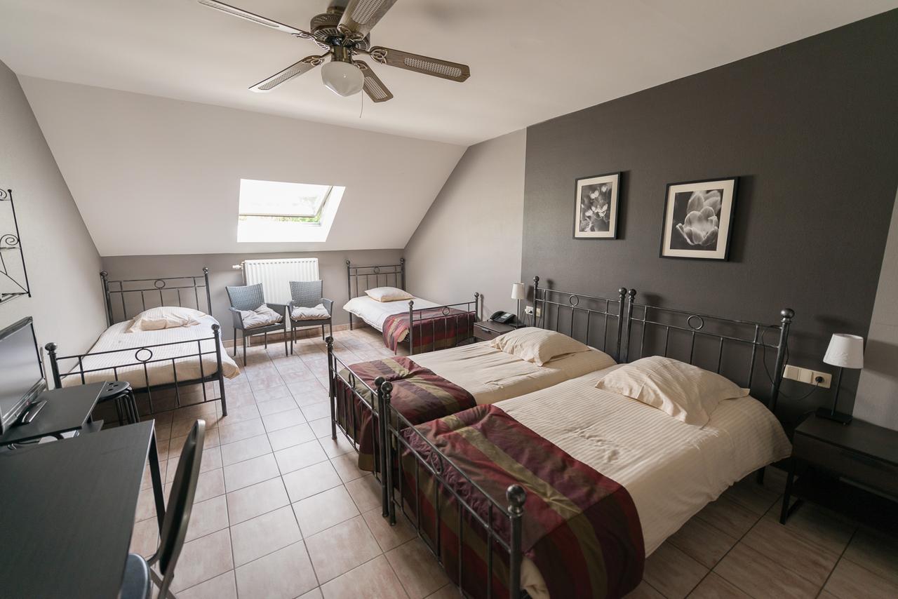Auberge De La Lesse Celles Kültér fotó