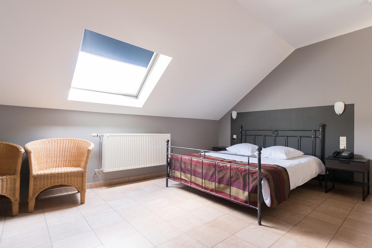 Auberge De La Lesse Celles Kültér fotó