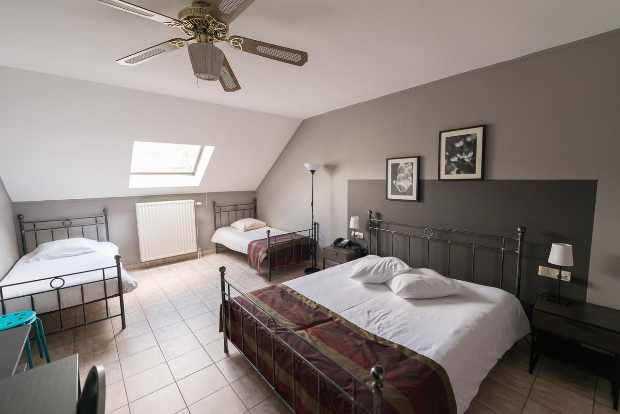 Auberge De La Lesse Celles Kültér fotó