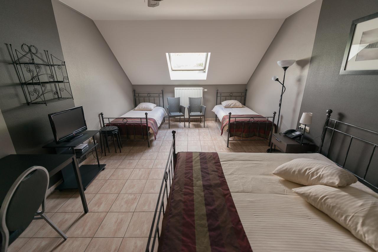 Auberge De La Lesse Celles Kültér fotó