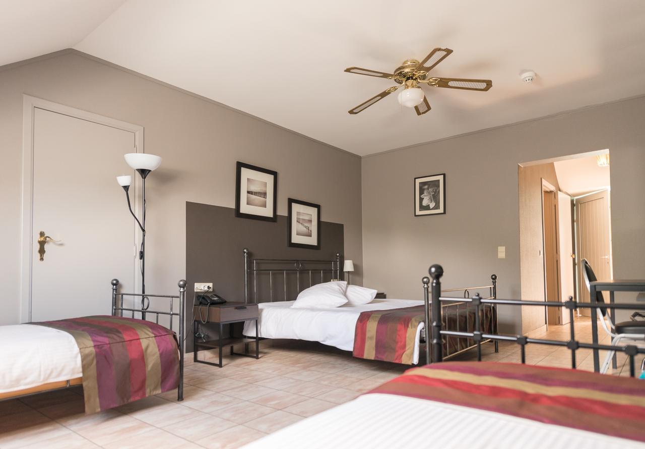 Auberge De La Lesse Celles Kültér fotó